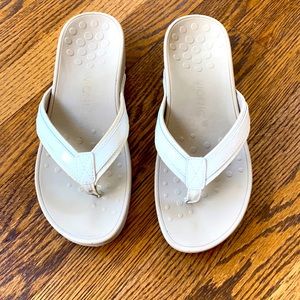 Vionic women’s white sandal Sz 9. Pacific Hightide